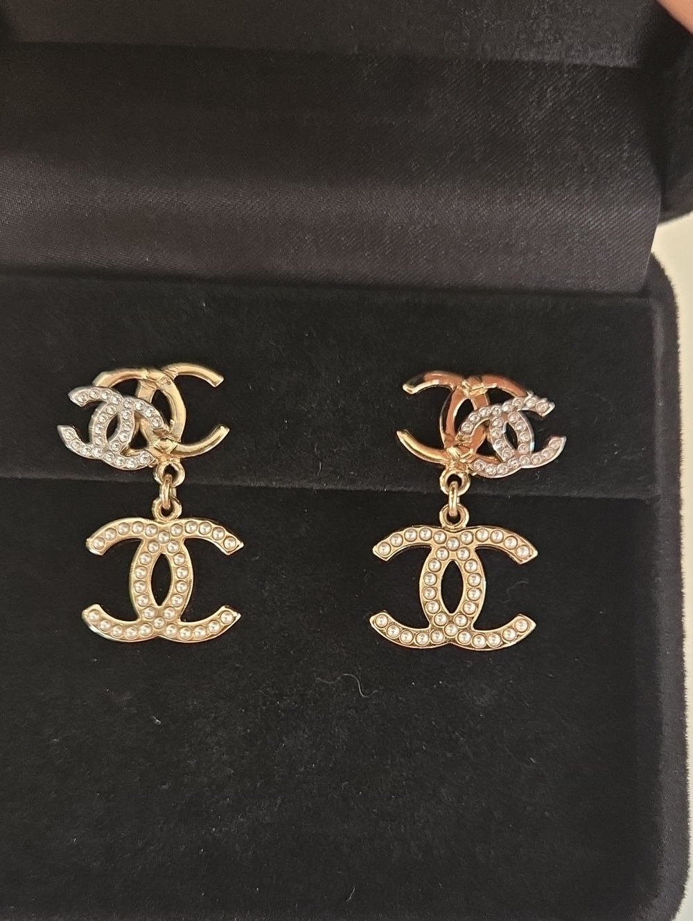 #148 - Chanel Triple CC Crystal/Pearl Earrings Light Gold/Silver 21B- AUTHENTIC - Picture 3 of 16
